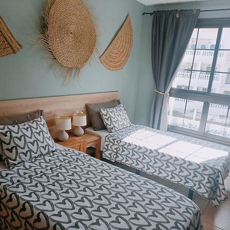 Greatly Located Apartment With Heated Pool, Los Cristianos Los Cristianos  Extérieur photo