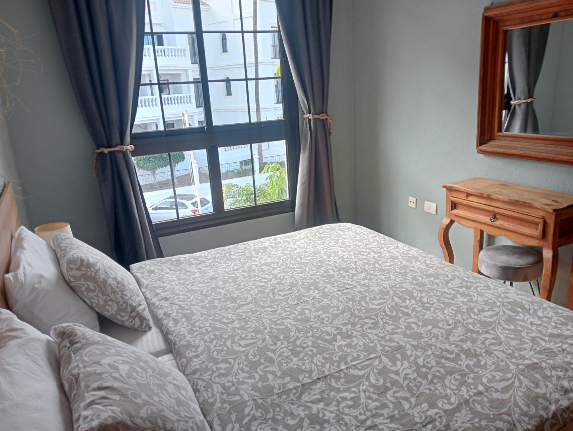 Greatly Located Apartment With Heated Pool, Los Cristianos Los Cristianos  Extérieur photo