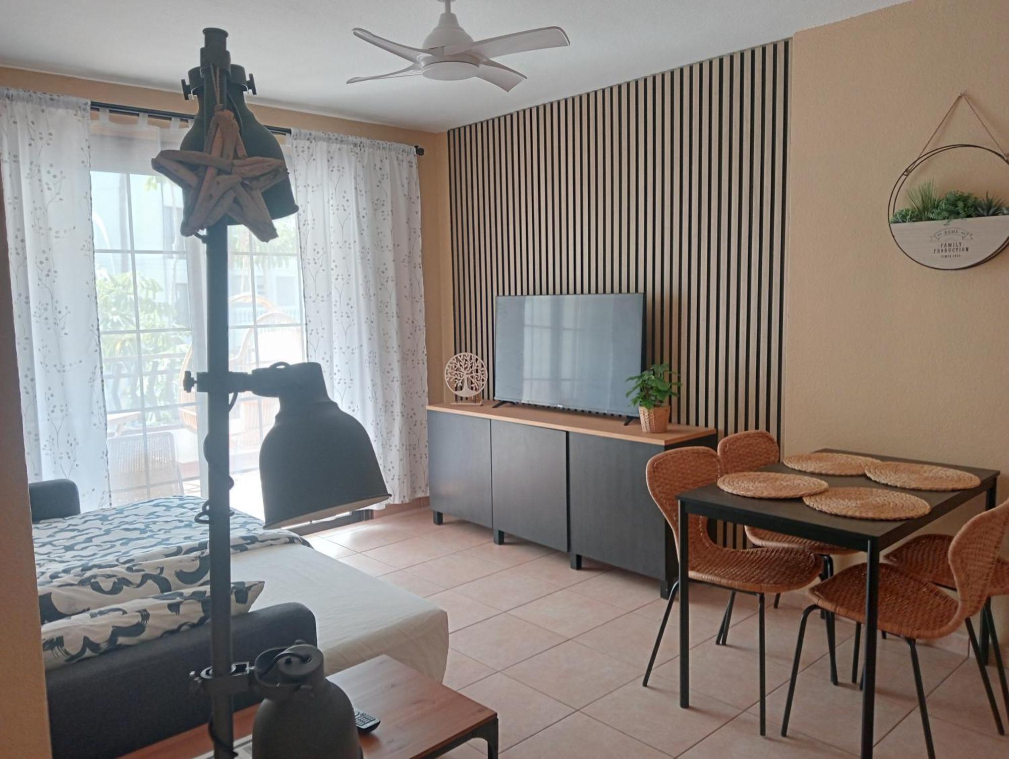 Greatly Located Apartment With Heated Pool, Los Cristianos Los Cristianos  Extérieur photo