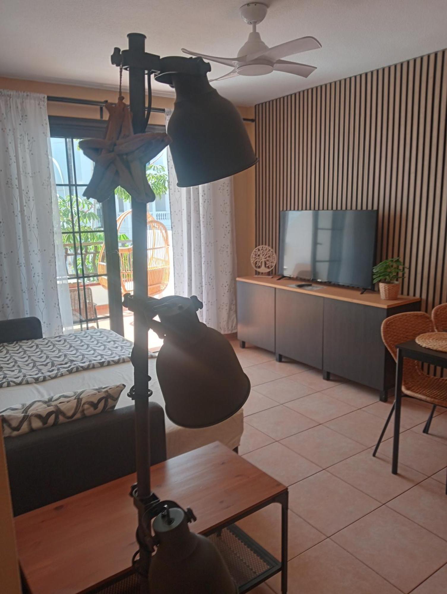 Greatly Located Apartment With Heated Pool, Los Cristianos Los Cristianos  Extérieur photo