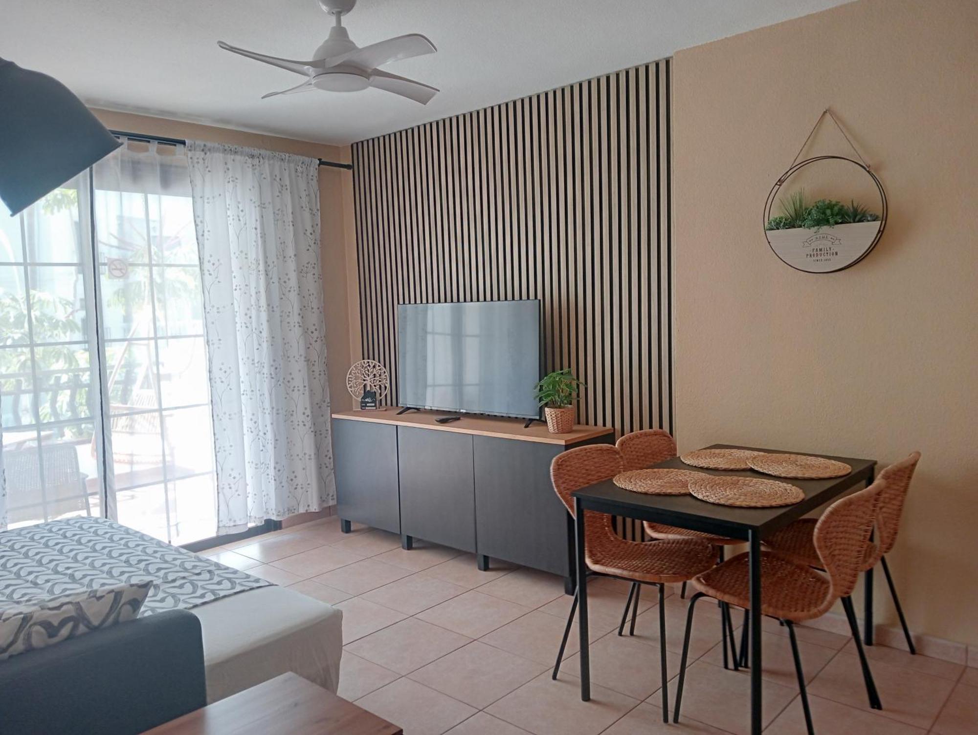 Greatly Located Apartment With Heated Pool, Los Cristianos Los Cristianos  Extérieur photo